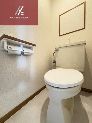 トイレ　同施工会社・同型モデルの室内です。（参考写真・イメージ写真）