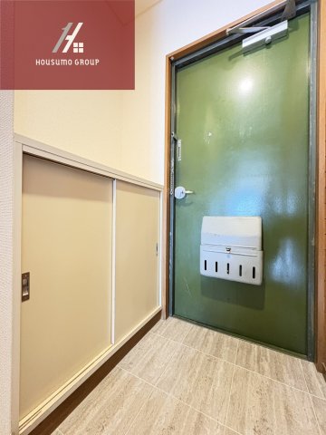 玄関　同施工会社・同型モデルの室内です。（参考写真・イメージ写真）