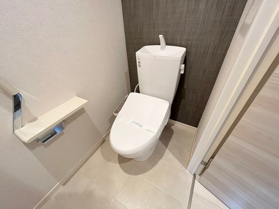 トイレ　※別号室の写真を使用しております。