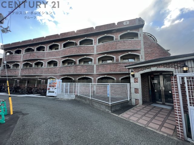 建物外観　オートロックで外部の人間が簡単に出入りできないため安心です。