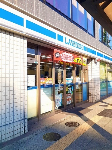 コンビニ　ローソン本蓮沼駅前店（コンビニ）まで210m