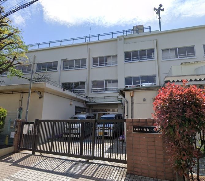 小学校　南台小学校（小学校）まで662m