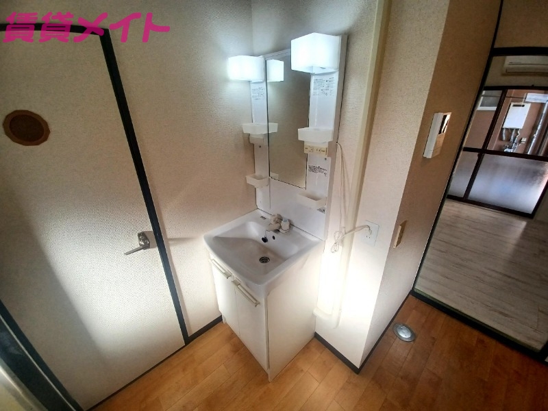 洗面設備　同型参考写真