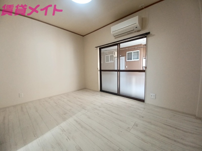 居室・リビング　同型参考写真