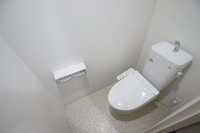 トイレ　※別室の参考写真の為、現況優先です。