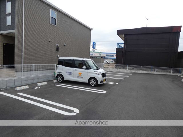 駐車場　駐車場