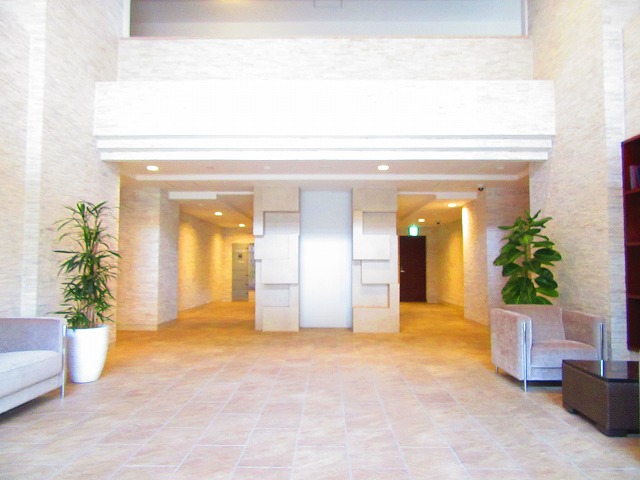 ロビー　落ち着いたエントランスです