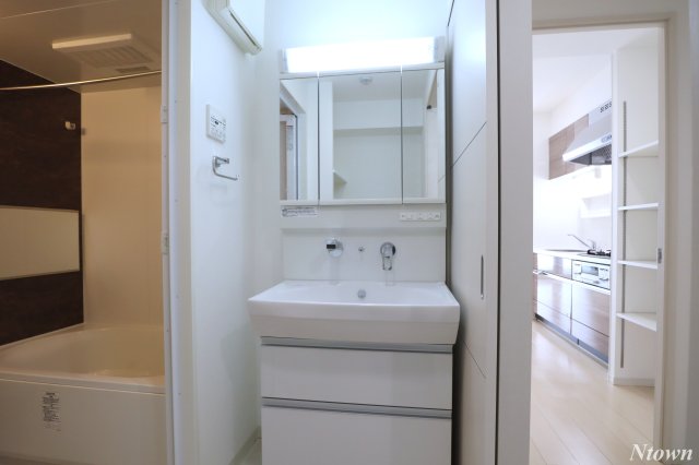 洗面設備　独立洗面台です