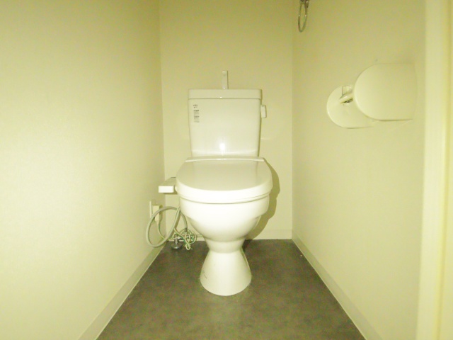 トイレ　※別室の参考写真の為、現況優先です。