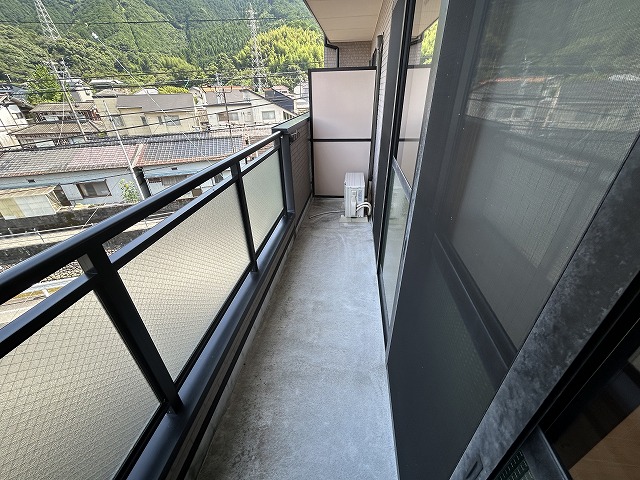 バルコニー　開放的で明るい空間を演出してくれるバルコニーです