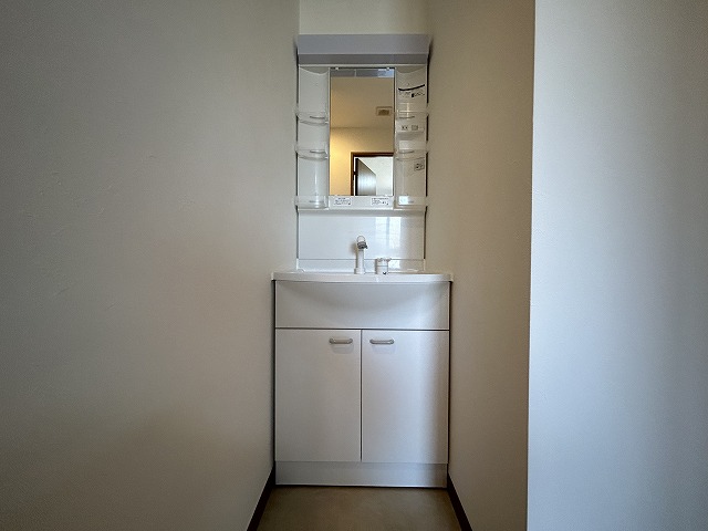 洗面設備　スペースが確保できる洗面所です