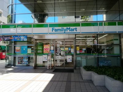 コンビニ　ファミリーマート 芝二丁目店（コンビニ）まで57m