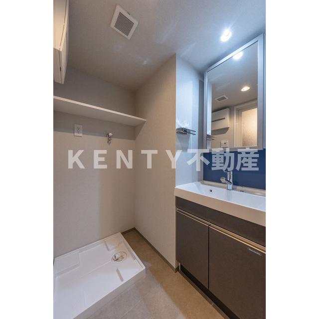 洗面設備　明るい洗面所です