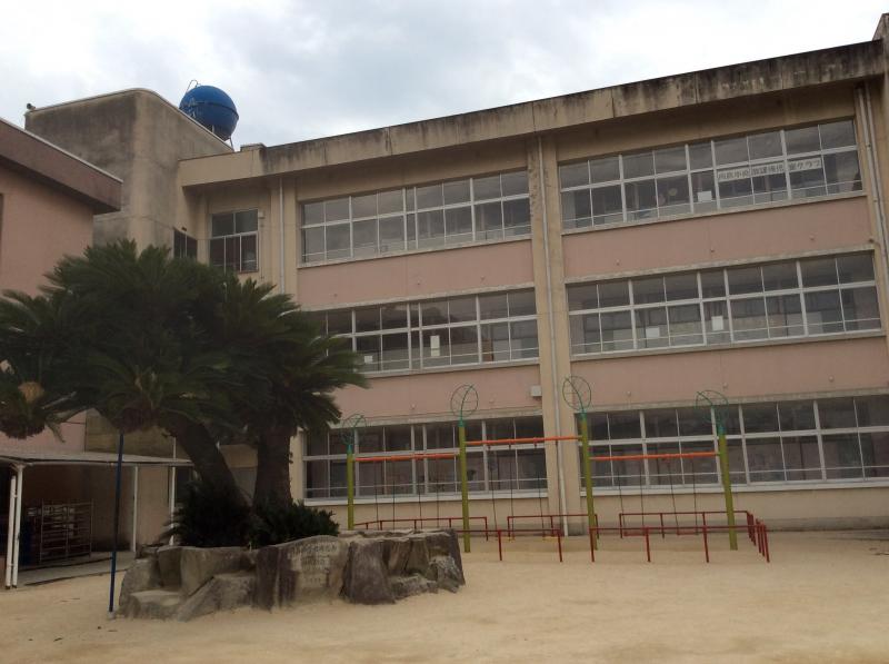 小学校　尾道市立向島中央小学校（小学校）まで476m