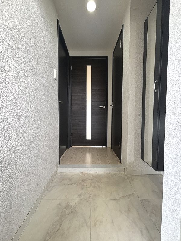 玄関　※掲載情報と物件の現況が異なる場合、現況を優先するものとしま