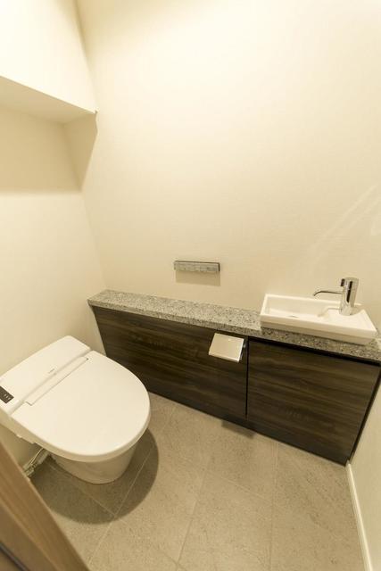 トイレ　※写真は同タイプ住戸です。