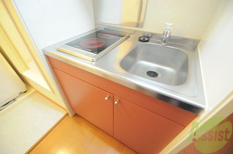 キッチン　安全性に配慮されたラジエントヒーター。