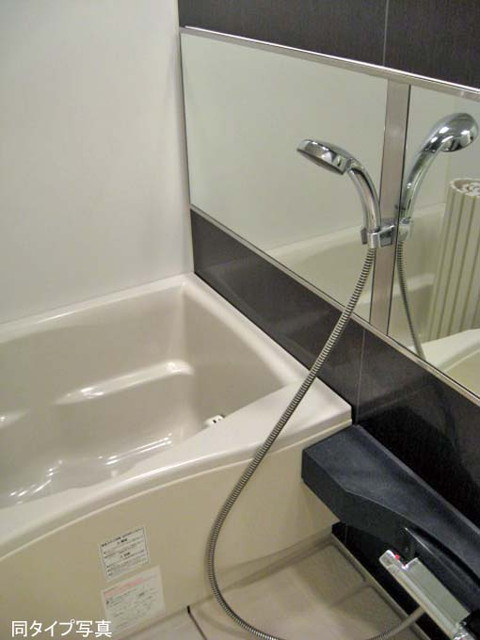 バス・シャワールーム　落ち着いた空間のお風呂です