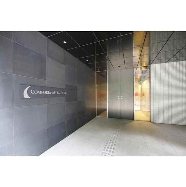 エントランス　落ち着いたエントランスです