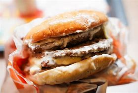 飲食店　キングチーターズバーガー三軒茶屋店（飲食店）まで440m