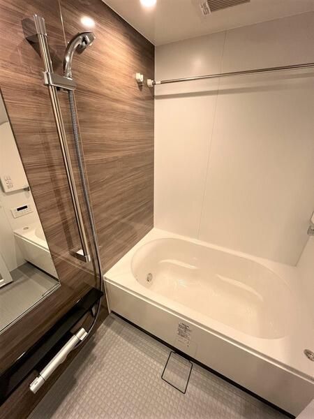 バス・シャワールーム　落ち着いた空間のお風呂です