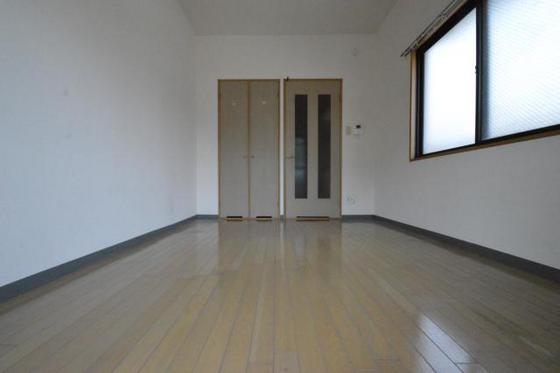 居室・リビング　窓付きのお部屋で明るさも確保できます！（＾＾）！