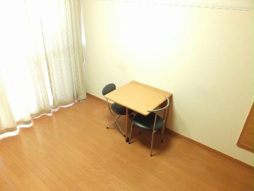 その他　備え付きのテーブルは折り畳むことも可能です。