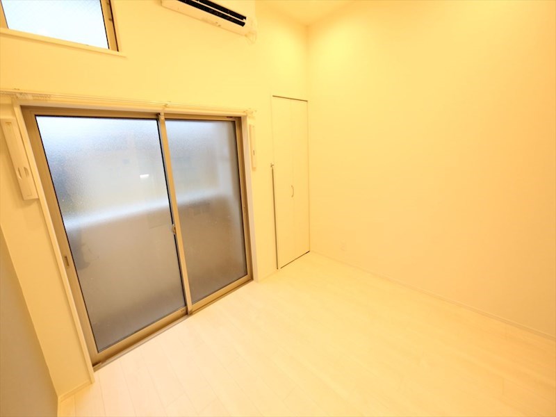 バルコニー　洋室6.5帖　ロフト5.4帖（収納にも寝室にも使えます）