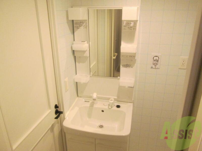 洗面設備　独立洗面台が嬉しいですね。