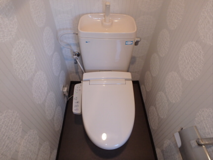 トイレ　写真は別号室になります