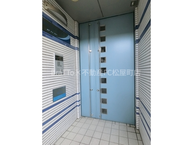 エントランス　マンション共有部分（オートロック付き）