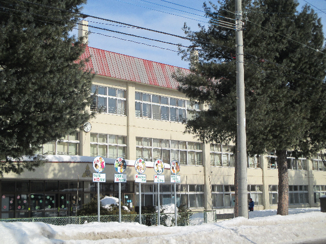 小学校　帯広市立西小学校（小学校）まで666m