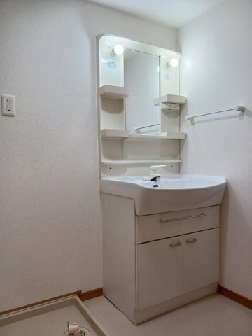 洗面設備　使いやすい洗面所です