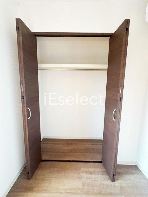 収納　長いコートもかけられるクローゼット