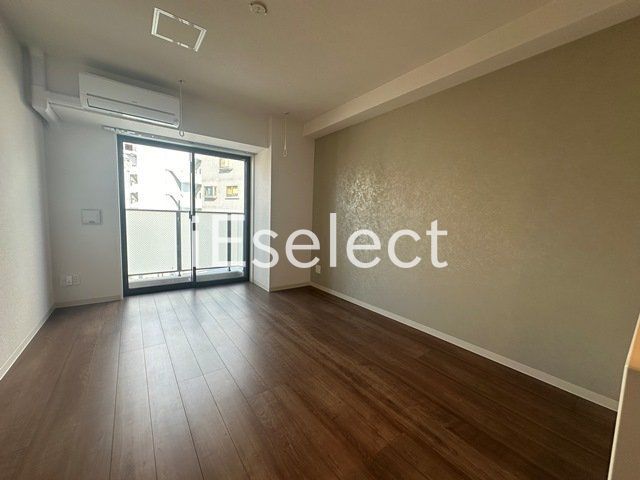 居室・リビング　窓も大きく明るいですね