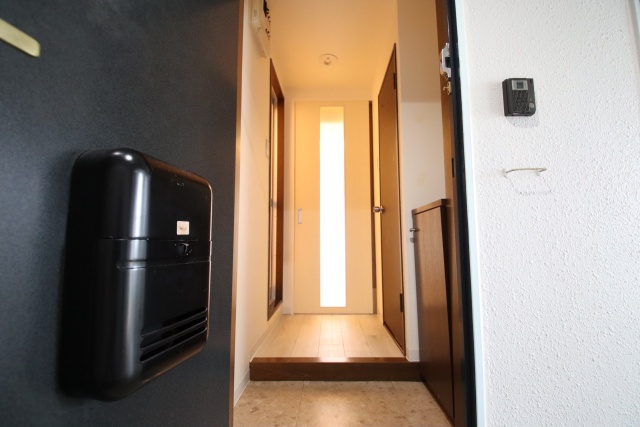 玄関　※別号室の参考写真の為、現状優先です。