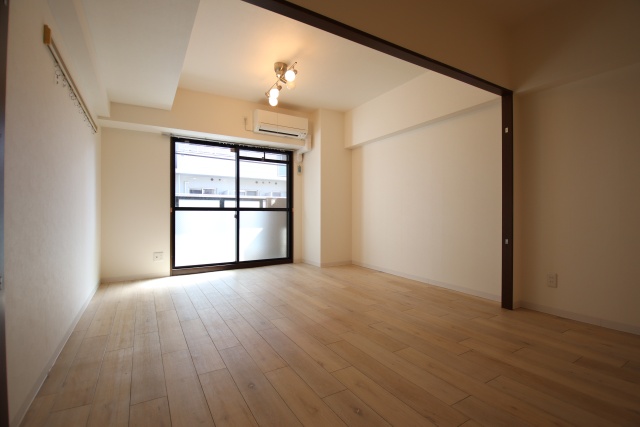 居室・リビング　※別号室の参考写真の為、現状優先です。