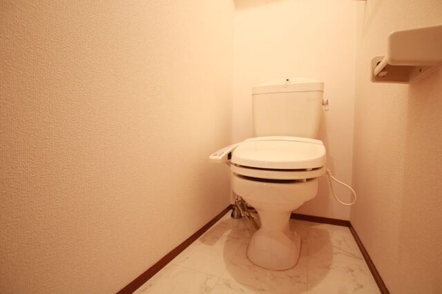 トイレ　※別室の参考写真の為、現況優先です。