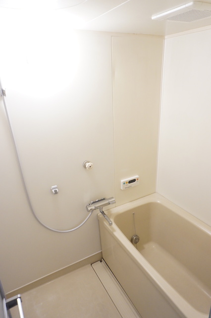 バス・シャワールーム　便利な追焚機能付きの浴槽