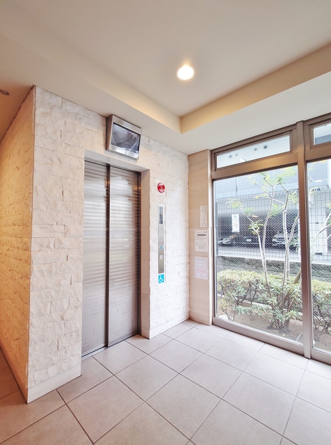 ロビー　防犯カメラ付エレベーター