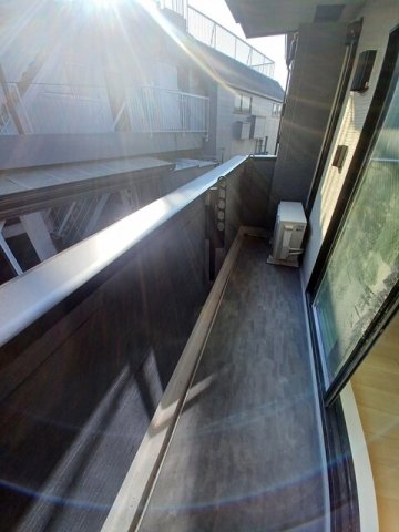 バルコニー　陽当たり良好なバルコニーです