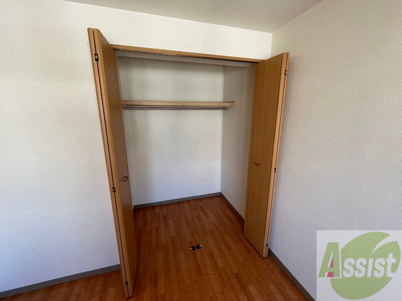 収納　寝室の収納です。部屋がすっきり片付きます。