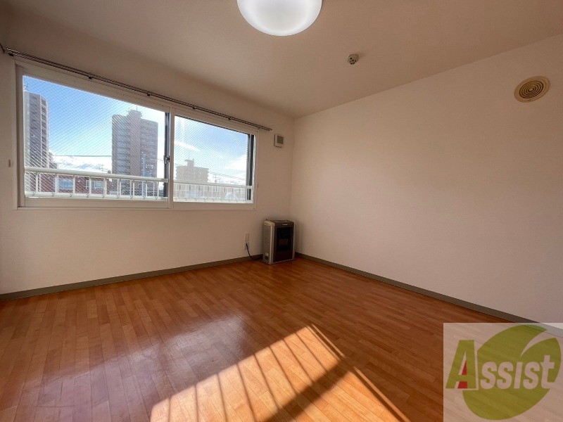 居室・リビング　広くてキレイなお部屋が広がっていて、充実した生活が送れそう。