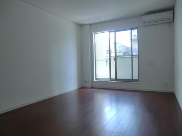 居室・リビング　フローリングの洋室