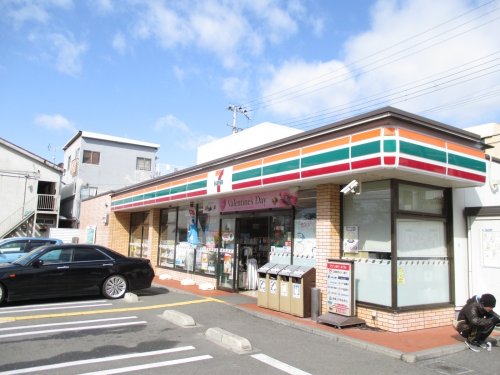 コンビニ　セブンイレブン 西明石南町店（コンビニ）まで740m
