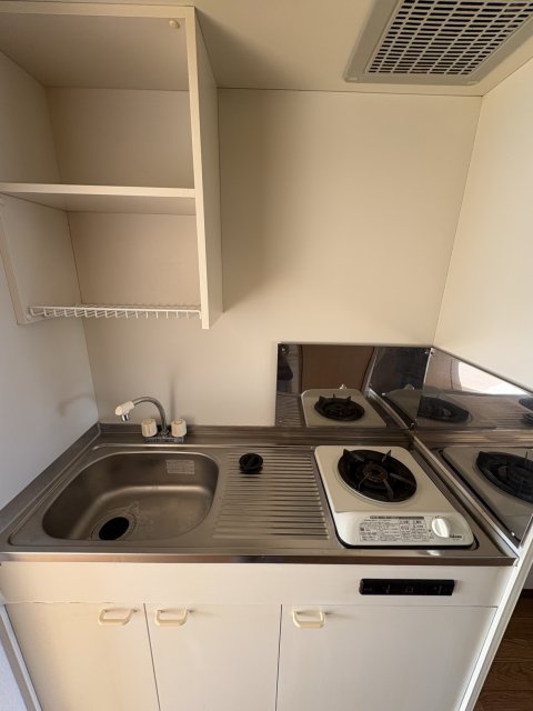 キッチン　同物件別号室の写真です。