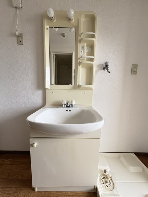 洗面設備　同物件別号室の写真です。