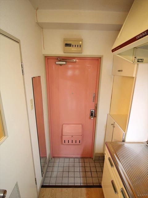 その他　松山市平和通　平和コーポ　玄関