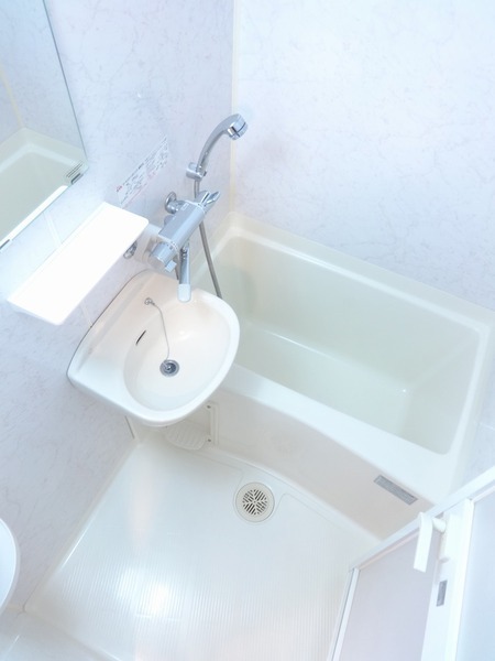 バス・シャワールーム　落ち着いた空間のお風呂です