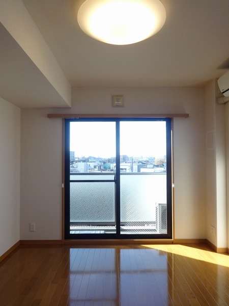 居室・リビング　こちらのリビングで趣味の時間をお楽しみください